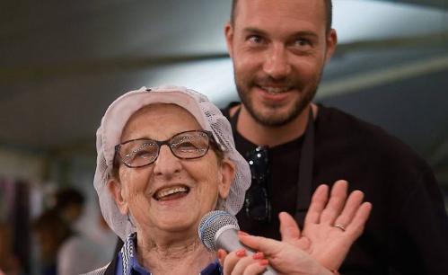 Chiude la Trattoria da Beppe: Walter e nonna Cate lasciano. Le star dei social salutano i fan