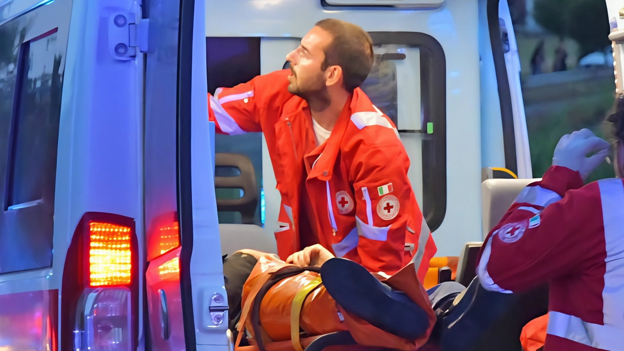 Soccorsi allertati dai colleghi di lavoro dopo l’aggressione alla portalettere fivizzanese. Sono intervenuti l’equipe del 118 e i carabinieri Soccorsi allertati dai colleghi di lavoro dopo l’aggressione alla portalettere fivizzanese. Sono intervenuti l’equipe del 118 e i carabinieri