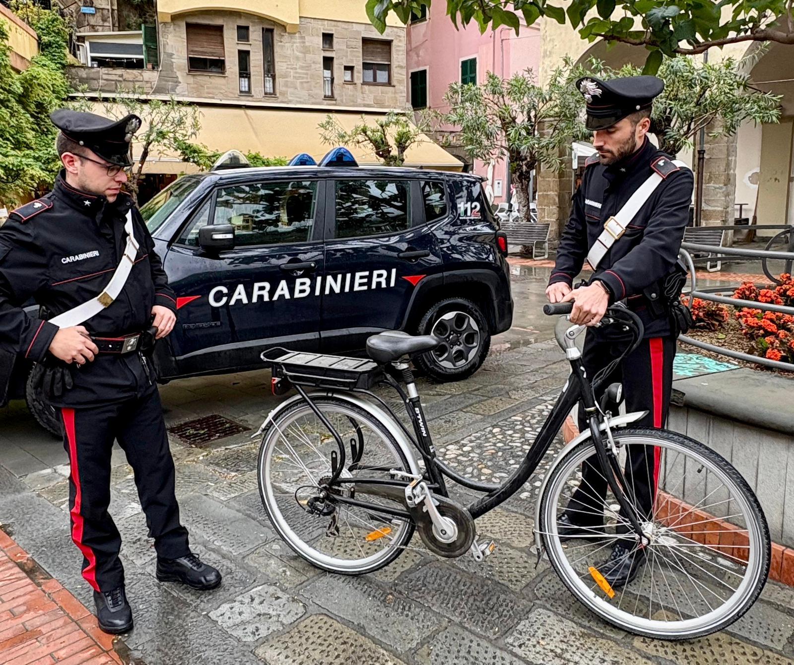 Ruba una bici, 34enne subito bloccato dai carabinieri: 6 mesi di reclusione Ruba una bici, 34enne subito bloccato dai carabinieri: 6 mesi di reclusione
