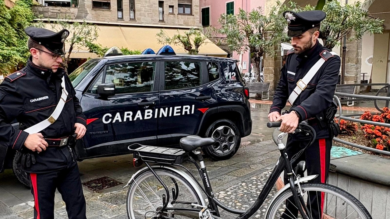 I carabinieri con la bicicletta rubata I carabinieri con la bicicletta rubata