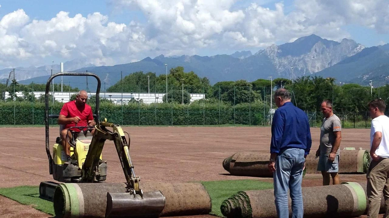 I lavori già iniziati al campo sportivo Benelli di Lido di Camaiore