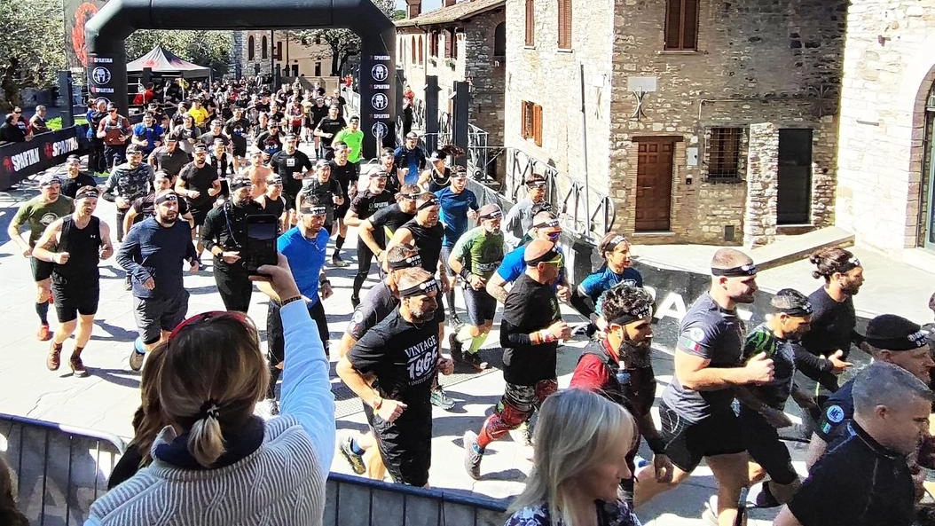 Una delle partenze della ’Spartan Race’ da piazza San Giovanni
