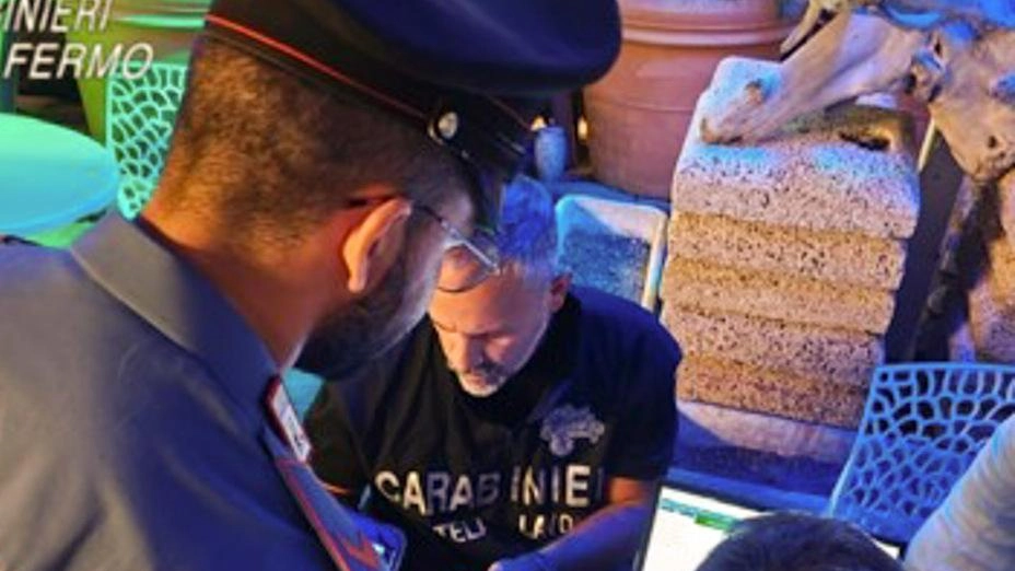 Il provvedimento disposto dal Questore su richiesta dei carabinieri. Per quindici giorni il locale non potrà aprire né tantomeno distribuire bevande. Il provvedimento disposto dal Questore su richiesta dei carabinieri. Per quindici giorni il locale non potrà aprire né tantomeno distribuire bevande.
