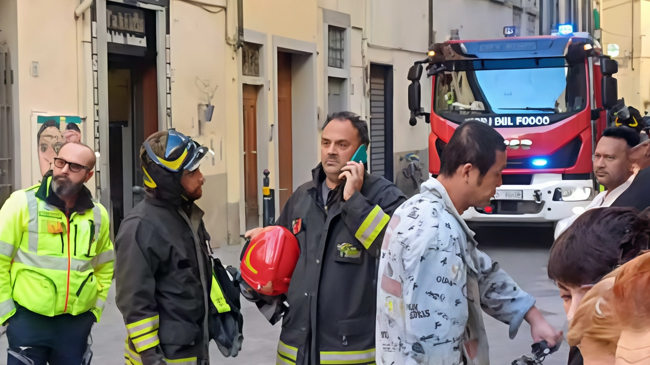 L’intervento dei vigili del fuoco in via Mazzini L’intervento dei vigili del fuoco in via Mazzini