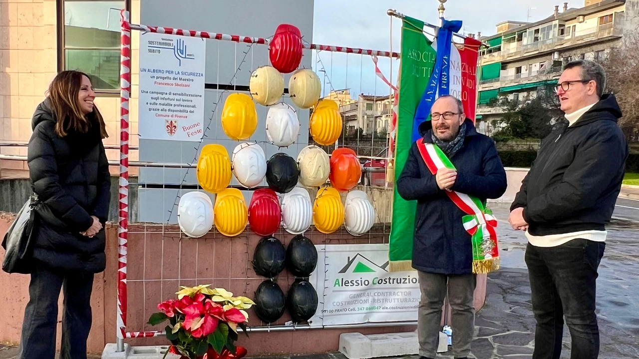 All'inaugurazione presenti l'assessore al lavoro di Palazzo Vecchio Danti, la presidente della commissione lavoro del consiglio comunale Barbieri, e il presidente di Anmil Firenze Lari. All'inaugurazione presenti l'assessore al lavoro di Palazzo Vecchio Danti, la presidente della commissione lavoro del consiglio comunale Barbieri, e il presidente di Anmil Firenze Lari.