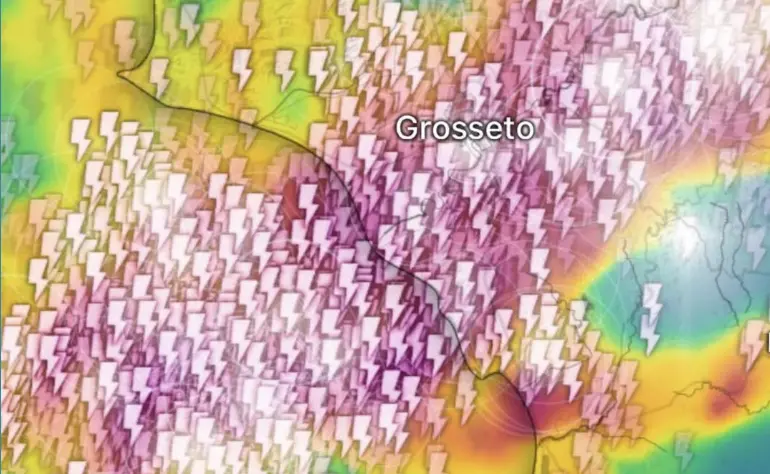 Meteo in Toscana, il maltempo sferza tante zone della regione. Pioggia record in Maremma