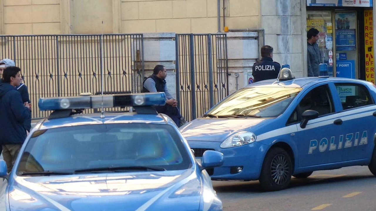 AREZZO Proseguono i servizi settimanali ad "alto impatto" predisposti dal Comitato per l’ordine e la sicurezza pubblica e coordinati dal Questore... AREZZO Proseguono i servizi settimanali ad "alto impatto" predisposti dal Comitato per l’ordine e la sicurezza pubblica e coordinati dal Questore...