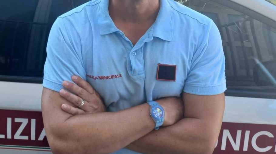 A Forte dei Marmi, genitori olandesi smarriscono figlio di 3 anni. Grazie alla prontezza di una passante e all'intervento della polizia municipale, il lieto fine arriva dopo trenta minuti di apprensione. A Forte dei Marmi, genitori olandesi smarriscono figlio di 3 anni. Grazie alla prontezza di una passante e all'intervento della polizia municipale, il lieto fine arriva dopo trenta minuti di apprensione.