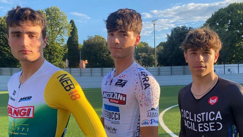 Il podio dell’inseguimento individuale: Niccolo Nieri è il primo atleta da sinistra Il podio dell’inseguimento individuale: Niccolo Nieri è il primo atleta da sinistra