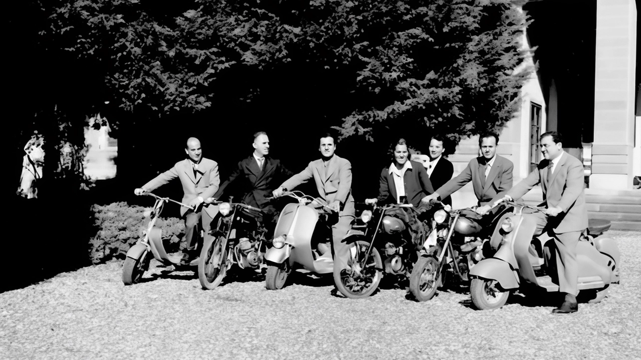 Hack e alcuni motociclisti: foto della biblioteca dell’Archivio storico INAF - Osservatorio di Arcetri