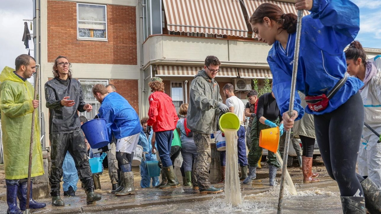 Si terrà domani sera alle 21 in sala della Giostra il consiglio comunale straordinario su alluvione, allagamenti e sistema fognario Si terrà domani sera alle 21 in sala della Giostra il consiglio comunale straordinario su alluvione, allagamenti e sistema fognario
