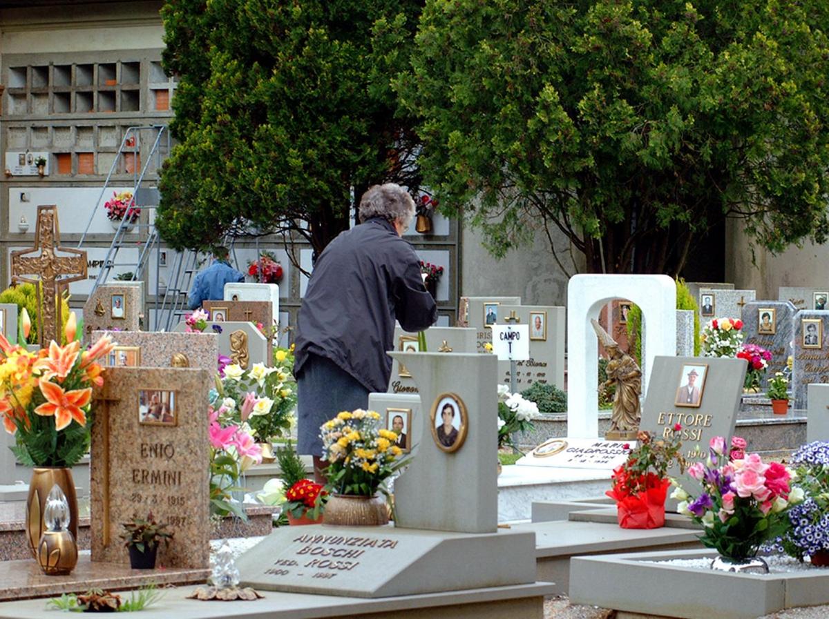 cimitero come memoria collettiva un percorso tra le tombe storiche