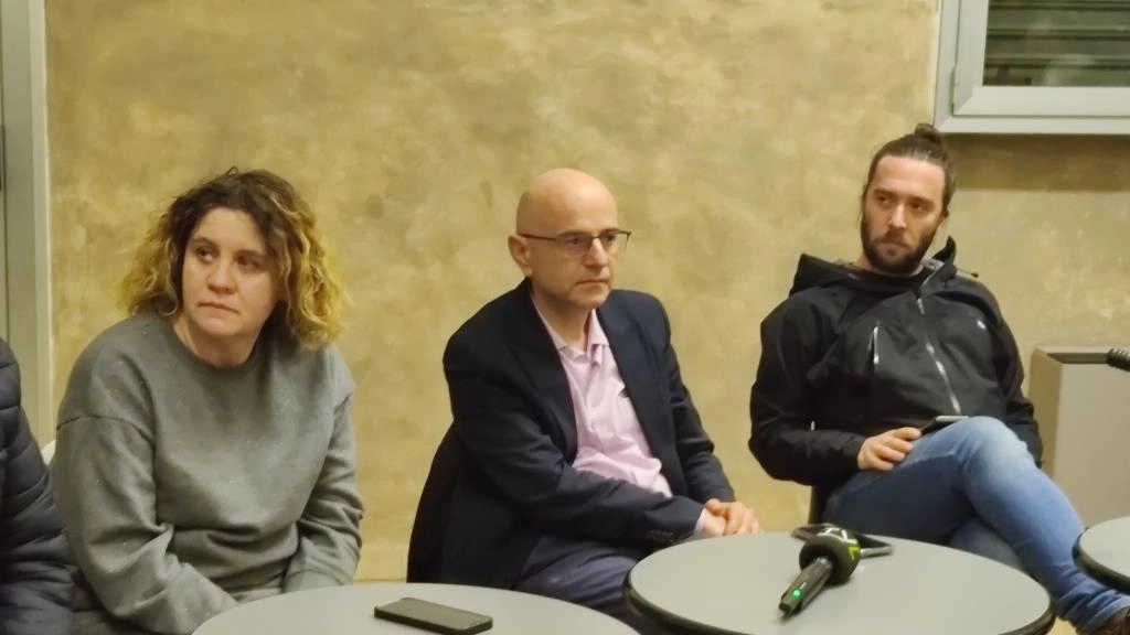 Stasera, martedì 15 aprile, alle ore 21, al circolo Arci di Pontenuovo incontro pubblico sullo stato dei lavori di consolidamento...