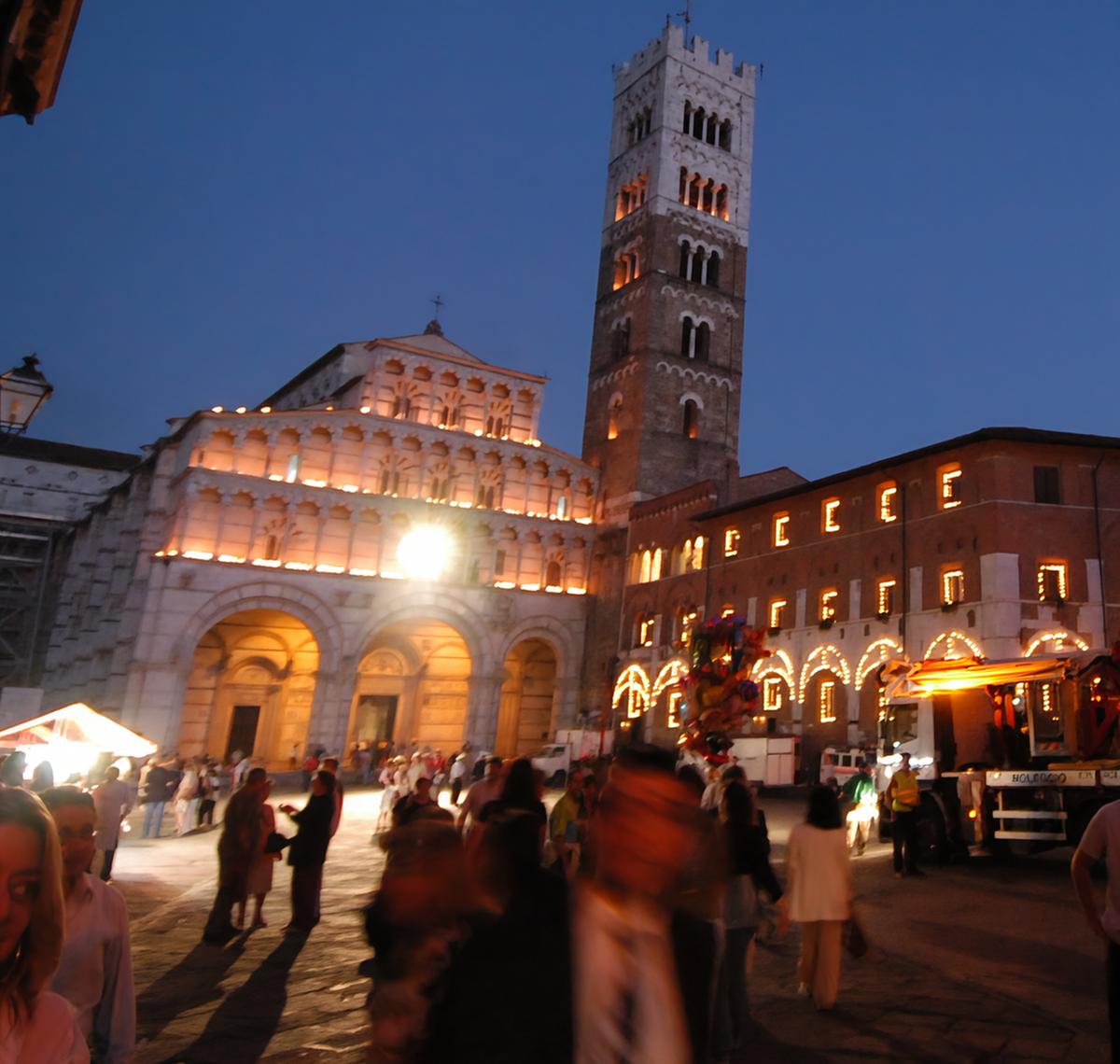 Suggestiva, eterna Luminara. Si accende il percorso ‘classico‘ Suggestiva, eterna Luminara. Si accende il percorso ‘classico‘