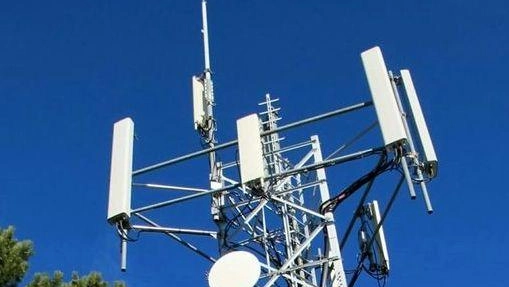 Il consiglio comunale di Castelfranco ha approvato nella seduta di lunedì scorso il nuovo regolamento per gli impianti di telefonia mobile Il consiglio comunale di Castelfranco ha approvato nella seduta di lunedì scorso il nuovo regolamento per gli impianti di telefonia mobile