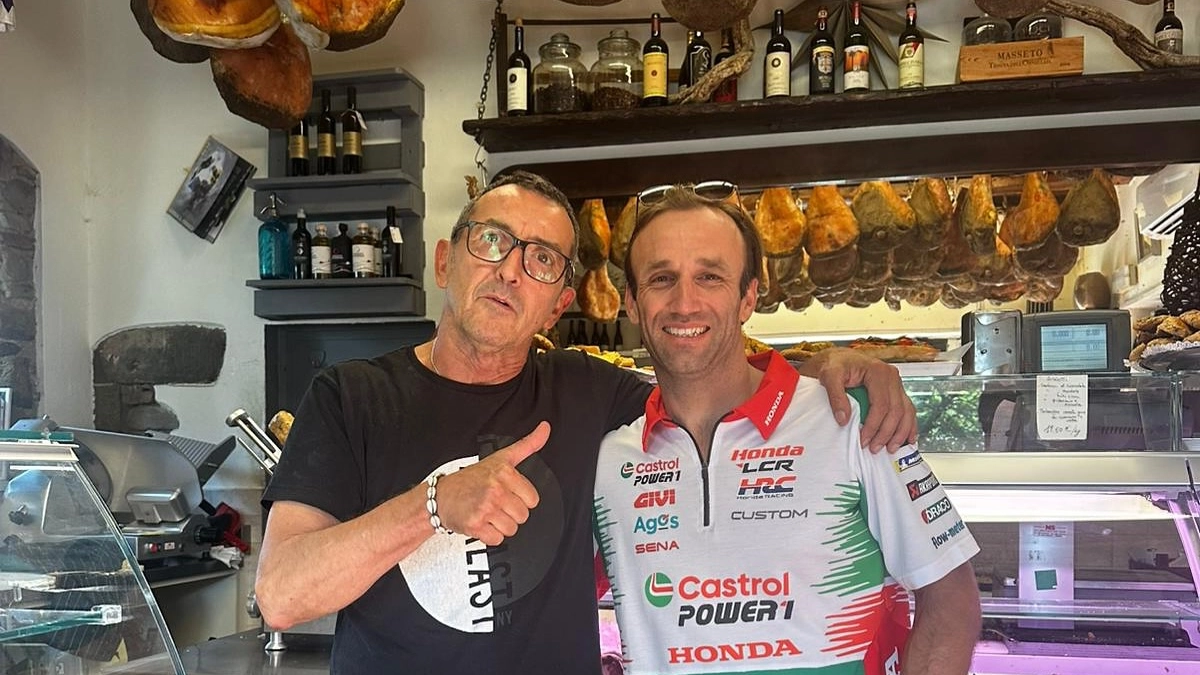 Il pilota Johann Zarco alla Casa del prosciutto (foto Facebook) Il pilota Johann Zarco alla Casa del prosciutto (foto Facebook)