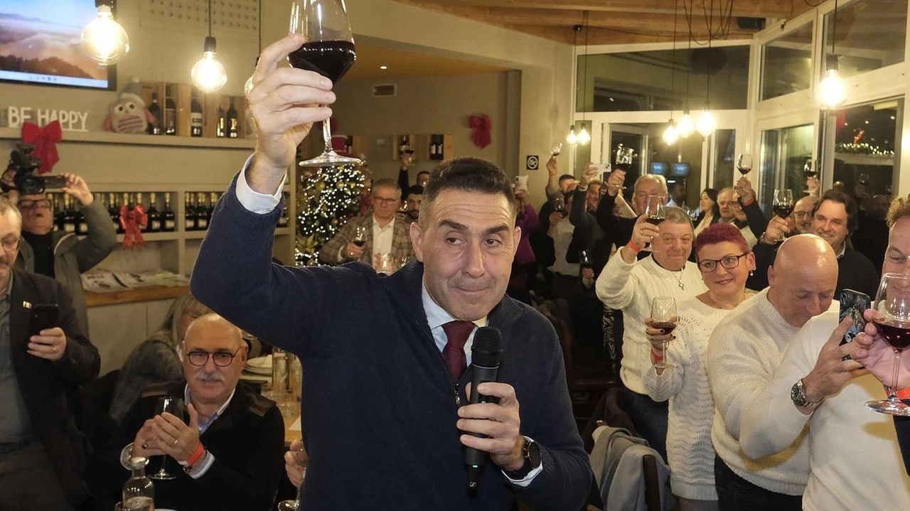 Il brindisi di Vanancci dopo l’assoluzione di Salvini Il brindisi di Vanancci dopo l’assoluzione di Salvini