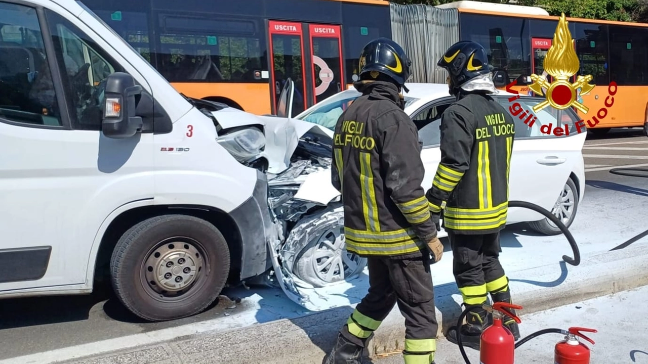 L'intervento dei vigili del fuoco L'intervento dei vigili del fuoco