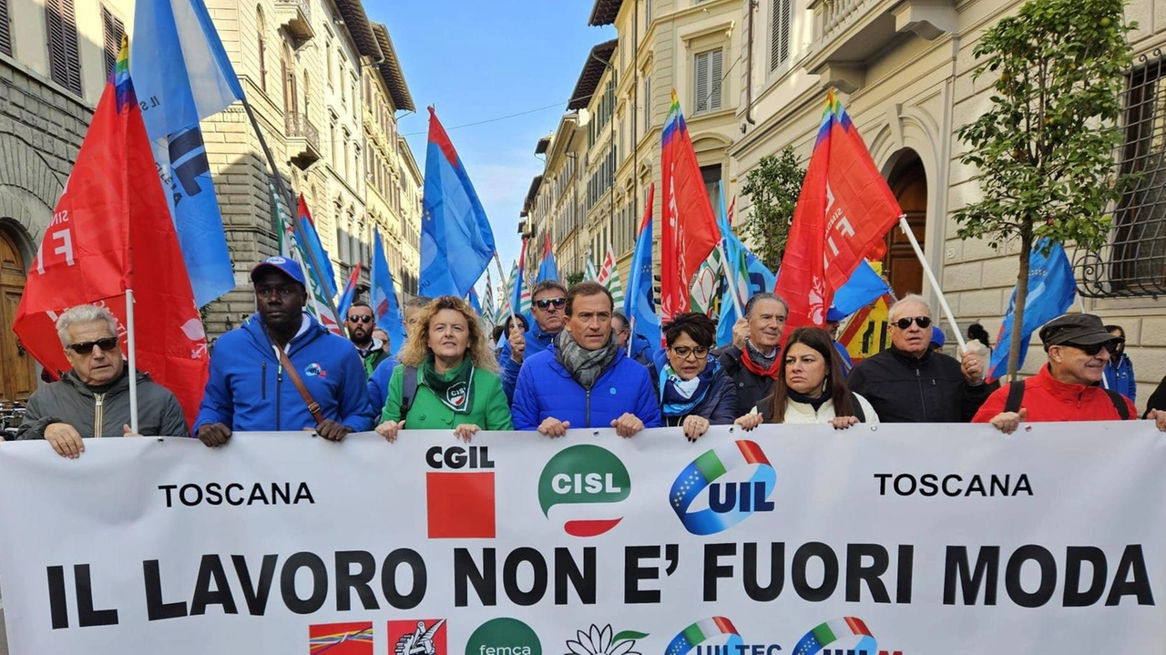 Una manifestazione dei lavoratori della moda (foto d’archivio) Una manifestazione dei lavoratori della moda (foto d’archivio)