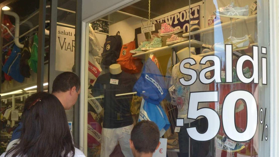 I saldi sono già iniziati ed è tempo di primi bilanci. A Poggio a Caiano non ci sono più le... I saldi sono già iniziati ed è tempo di primi bilanci. A Poggio a Caiano non ci sono più le...