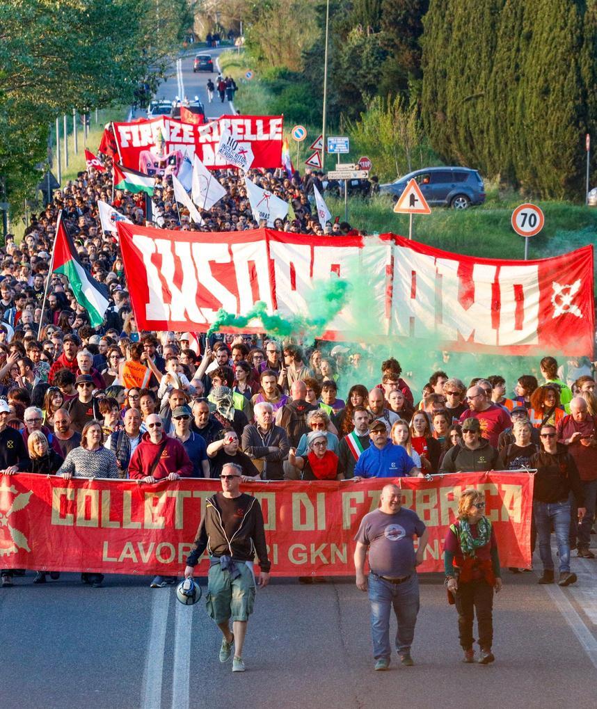 Ex Gkn, incombe lo sgombero . Collettivo: "Giù le mani dal presidio" Ex Gkn, incombe lo sgombero . Collettivo: "Giù le mani dal presidio"