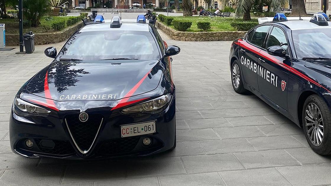 https://www.lanazione.it/image-service/view/acePublic/alias/contentid/MjQ5YmU3NDktMDMwOS00/0/carabinieri.jpeg?f=16:9&w=1200&h=630