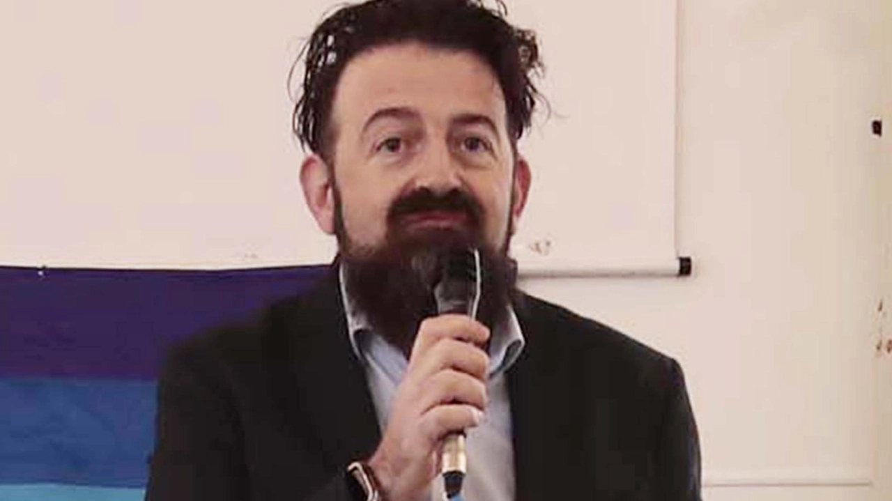 Andrea Valenti, segretario provinciale del Pd, questa sera sarà alla riunione con la direzione regionale sulle candidature Andrea Valenti, segretario provinciale del Pd, questa sera sarà alla riunione con la direzione regionale sulle candidature