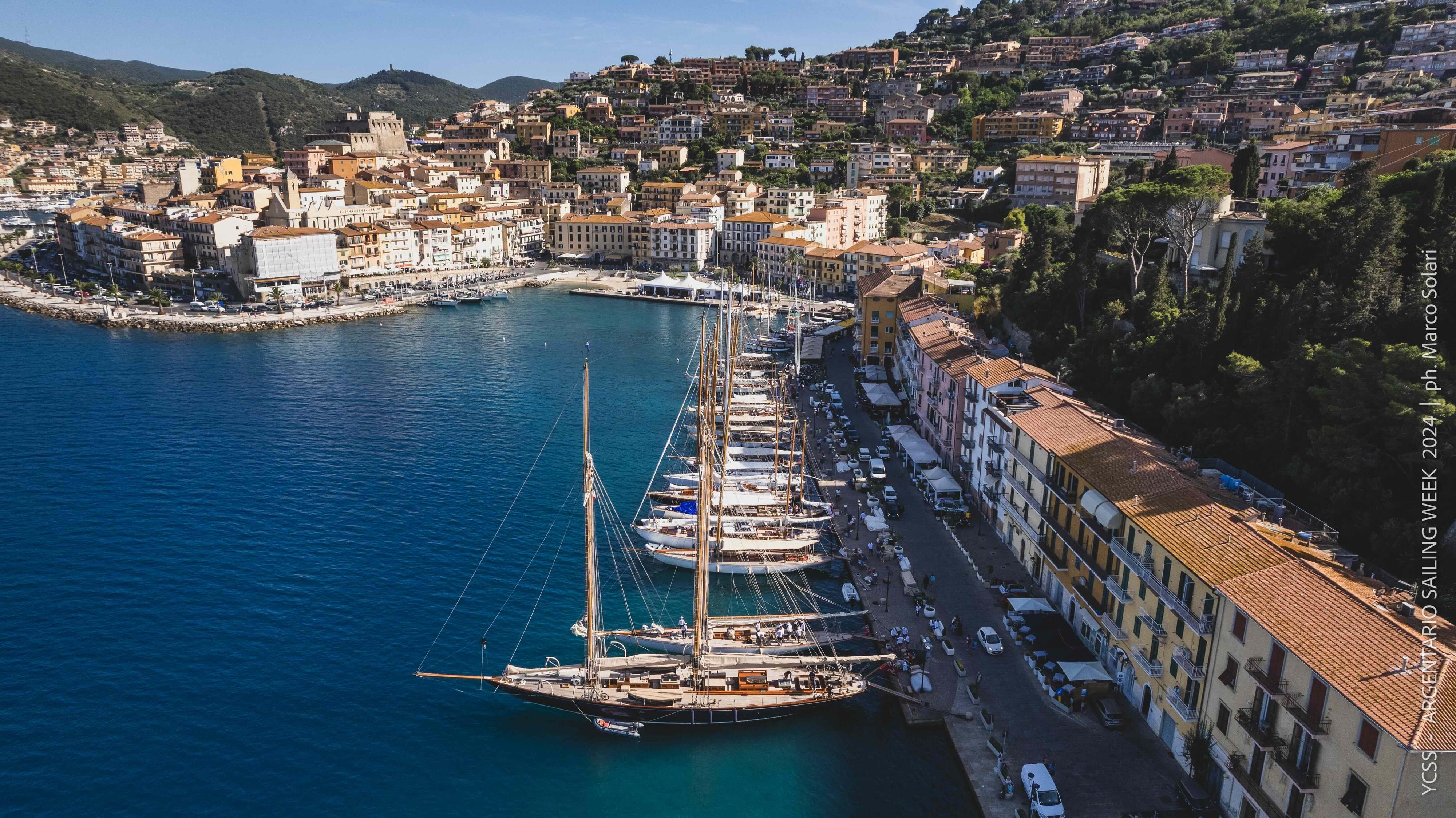 Lo spettacolo delle regine del mare, oltre 40 imbarcazioni d’epoca pronte alla sfida Lo spettacolo delle regine del mare, oltre 40 imbarcazioni d’epoca pronte alla sfida