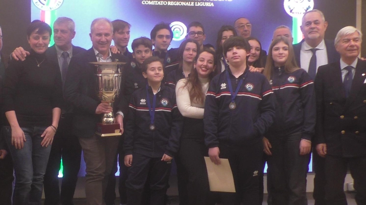 La premiazione regionale organizzata dall’Hotel Santa Caterina di Sarzana. Al team spezzino il ’Trofeo Proto’ per il punteggio con carabina e pistola.