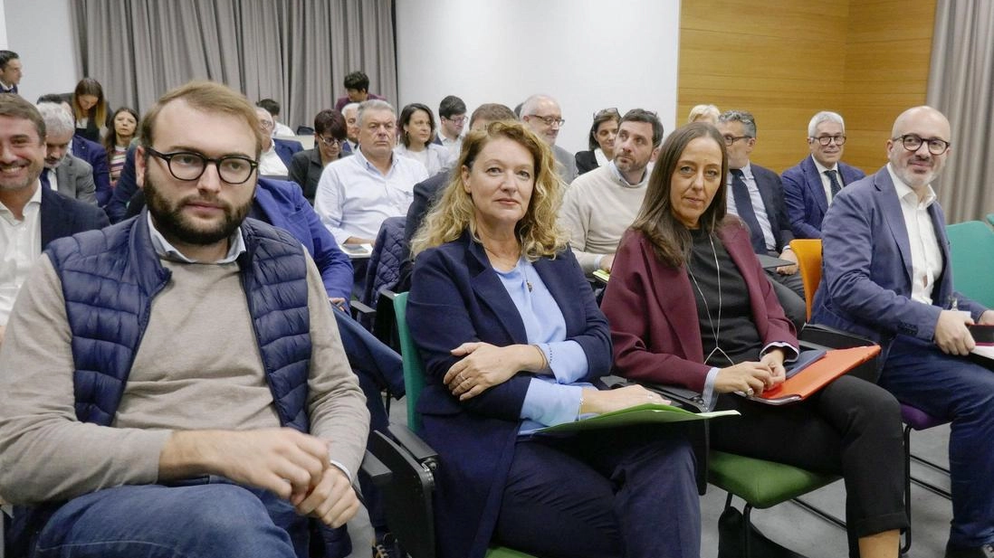 Le due componenti del campo largo elettorale e della maggioranza alimentano il dibattito dopo l’assemblea dei soci: "Urge chiarimento". Le due componenti del campo largo elettorale e della maggioranza alimentano il dibattito dopo l’assemblea dei soci: "Urge chiarimento".