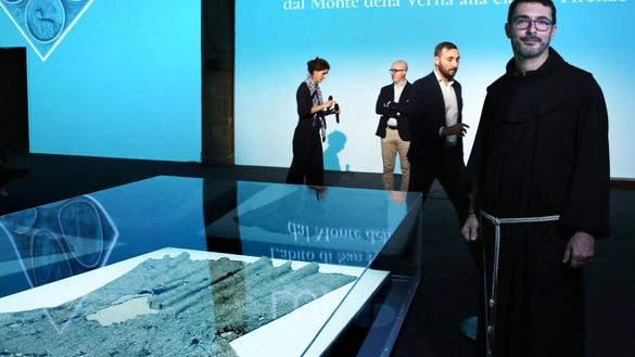 Nella Sala d’Arme di Palazzo Vecchio si tiene il ciclo L’Ultimo Sigillo con esposizione dell’abito di San Francesco. Il terzo incontro, dedicato a Giorgio La Pira e Piero Bargellini, coinvolge figure storiche fiorentine. Nella Sala d’Arme di Palazzo Vecchio si tiene il ciclo L’Ultimo Sigillo con esposizione dell’abito di San Francesco. Il terzo incontro, dedicato a Giorgio La Pira e Piero Bargellini, coinvolge figure storiche fiorentine.