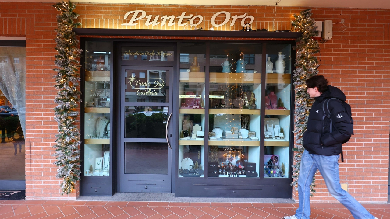 Rapina alla gioielleria Punto Oro di Montelupo (Gasperini/FotoGermogli) Rapina alla gioielleria Punto Oro di Montelupo (Gasperini/FotoGermogli)