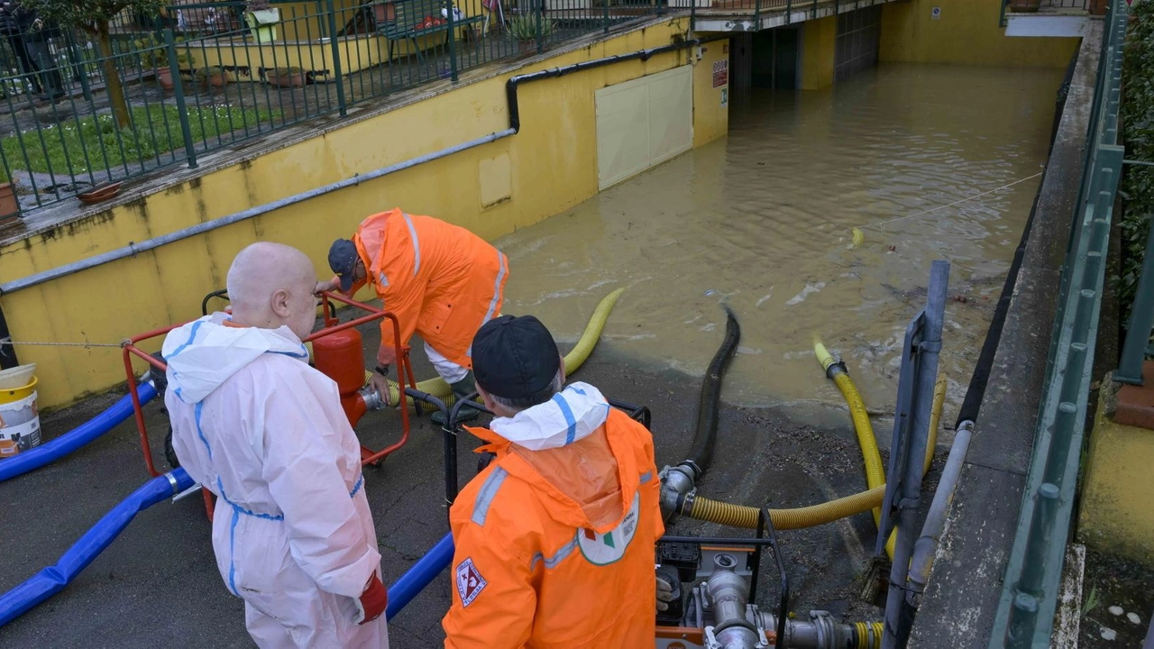 A Pontassieve via Colognolese è ancora off limits, aziende in difficoltà. A Rufina corsa contro il tempo per svuotare le aule e garantire le lezioni. A Pontassieve via Colognolese è ancora off limits, aziende in difficoltà. A Rufina corsa contro il tempo per svuotare le aule e garantire le lezioni.