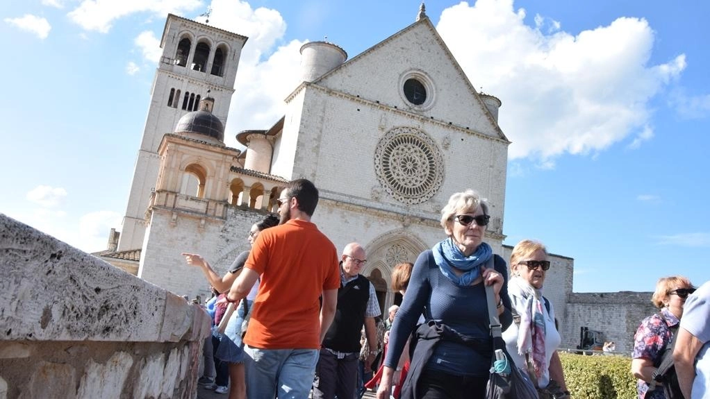 Migliaia di visitatori ogni anno per la Basilica di San Francesco Migliaia di visitatori ogni anno per la Basilica di San Francesco