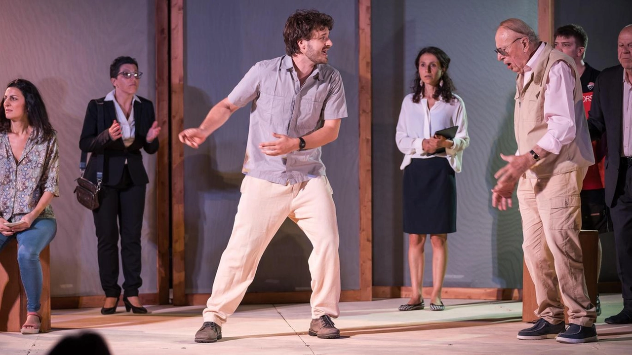 I cittadini attori del teatro povero di Monticchiello, il cui palco sarà pronto sabato 26 con l’autodramma «La casa silente» I cittadini attori del teatro povero di Monticchiello, il cui palco sarà pronto sabato 26 con l’autodramma «La casa silente»