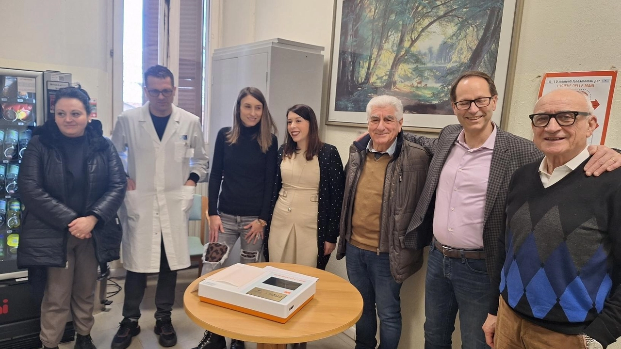 La famiglia di Marco Furzi ha voluto donare insieme al gruppo Fratres di Piancastagnaio questo importante strumento