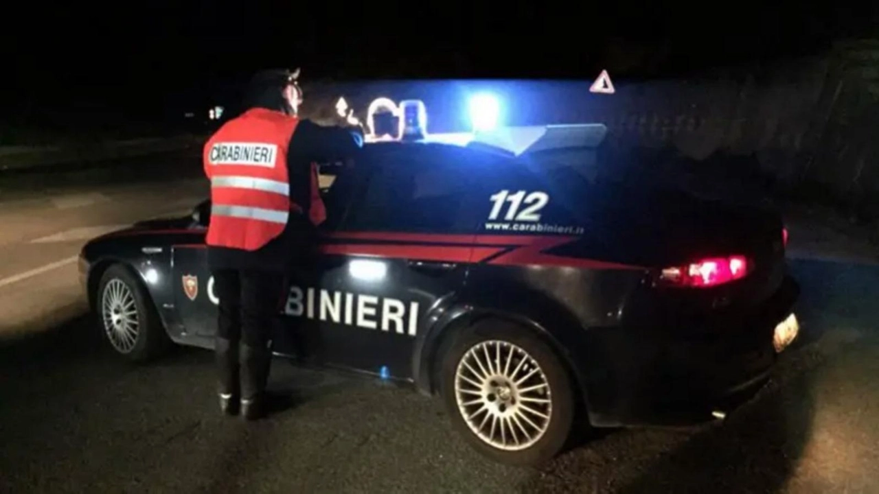 Intervento di carabinieri e vigili del fuoco Intervento di carabinieri e vigili del fuoco