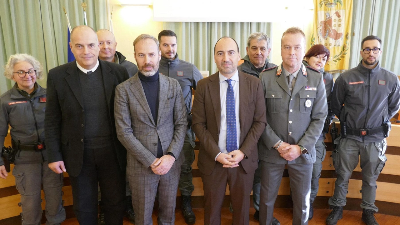 Il bilancio di un anno di attività di Alia e Polizia provinciale. Perra: "Lavoro prezioso". Calamai: "Attenzione al territorio". Il bilancio di un anno di attività di Alia e Polizia provinciale. Perra: "Lavoro prezioso". Calamai: "Attenzione al territorio".
