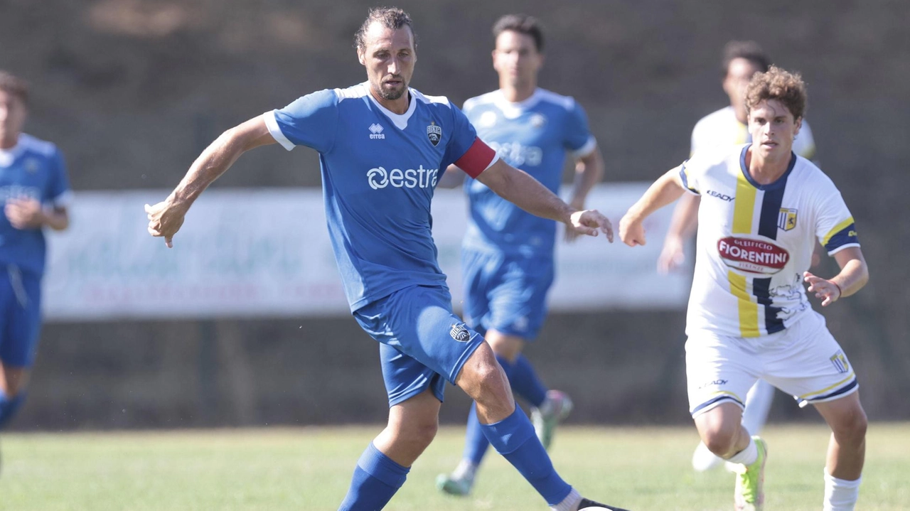Il centrocampista Lorenzo Lollo durante la partita di Coppa Italia con il San Donato Il centrocampista Lorenzo Lollo durante la partita di Coppa Italia con il San Donato