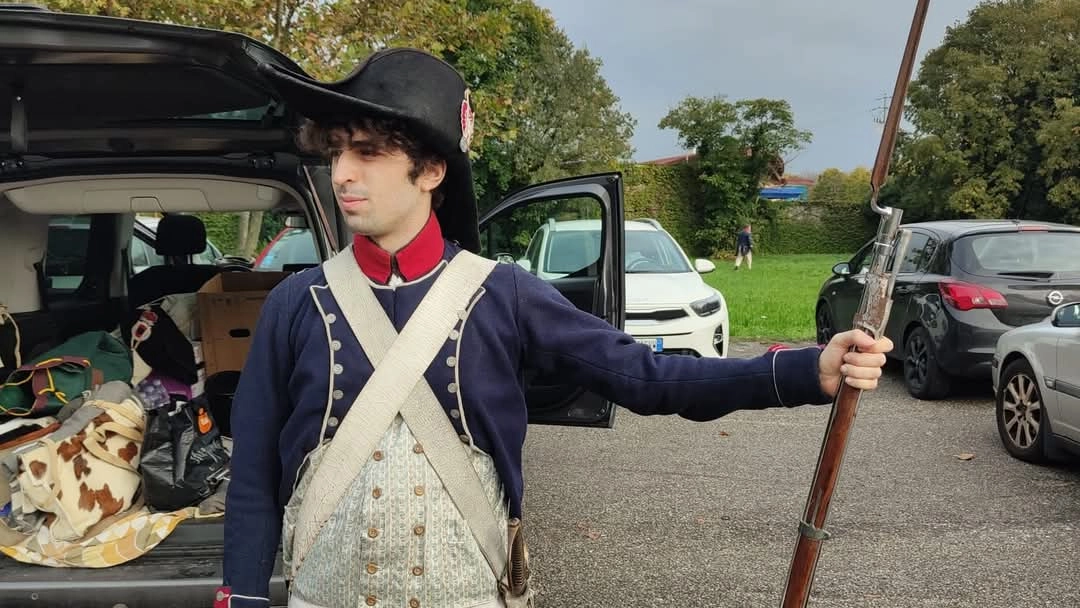 Federico Del Volgo, 21 anni, in abiti napoleonici durante una rievocazione storica