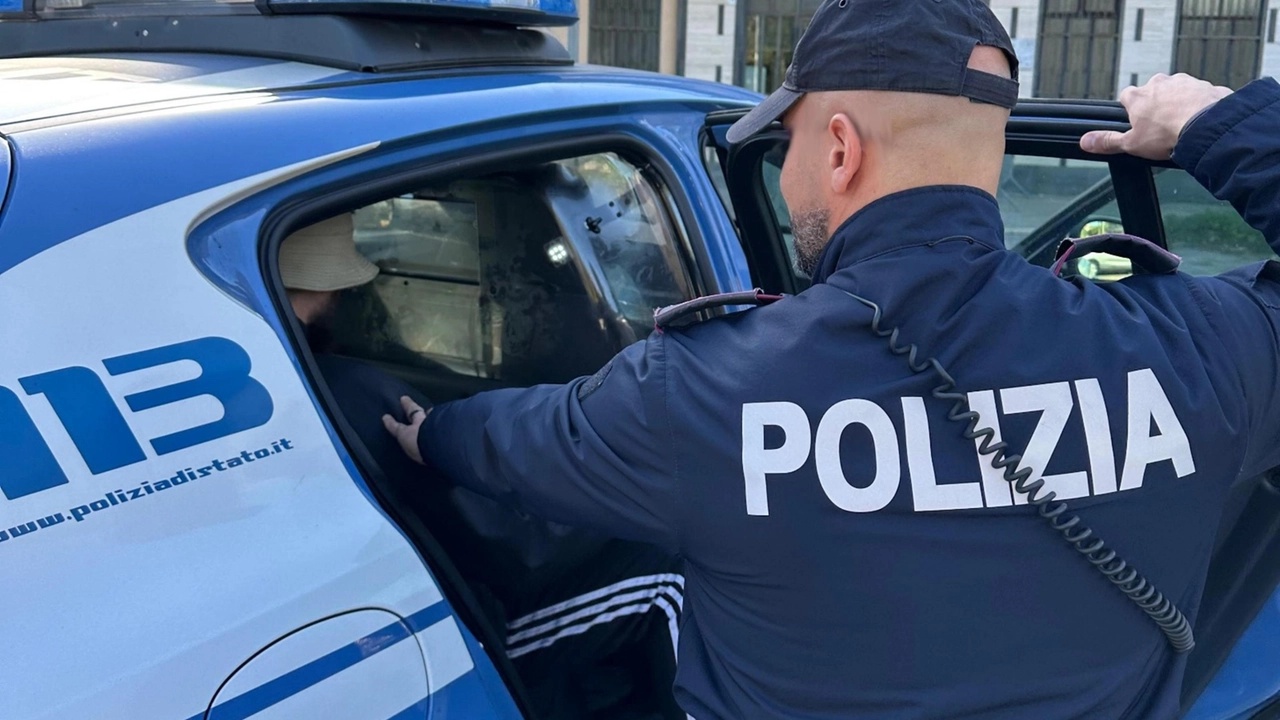 La polizia ha arrestato in flagranza due truffatori (foto d’archivio) La polizia ha arrestato in flagranza due truffatori (foto d’archivio)