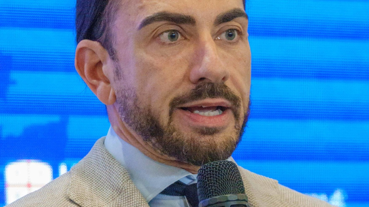 Dopo le segnalazioni di carenze infrastrutturali nei punti di imbarco del Golfo dei Poeti da parte delle associazioni di categoria,... Dopo le segnalazioni di carenze infrastrutturali nei punti di imbarco del Golfo dei Poeti da parte delle associazioni di categoria,...