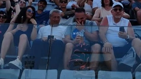 Molto pubblico sugli spalti Molto pubblico sugli spalti