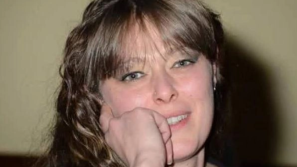 Linda Natali, mamma di due figlie scomparsa a 48 anni per una grave malattia In tantissimi ai funerali nella chiesa di Sant’Antonio Linda Natali, mamma di due figlie scomparsa a 48 anni per una grave malattia In tantissimi ai funerali nella chiesa di Sant’Antonio
