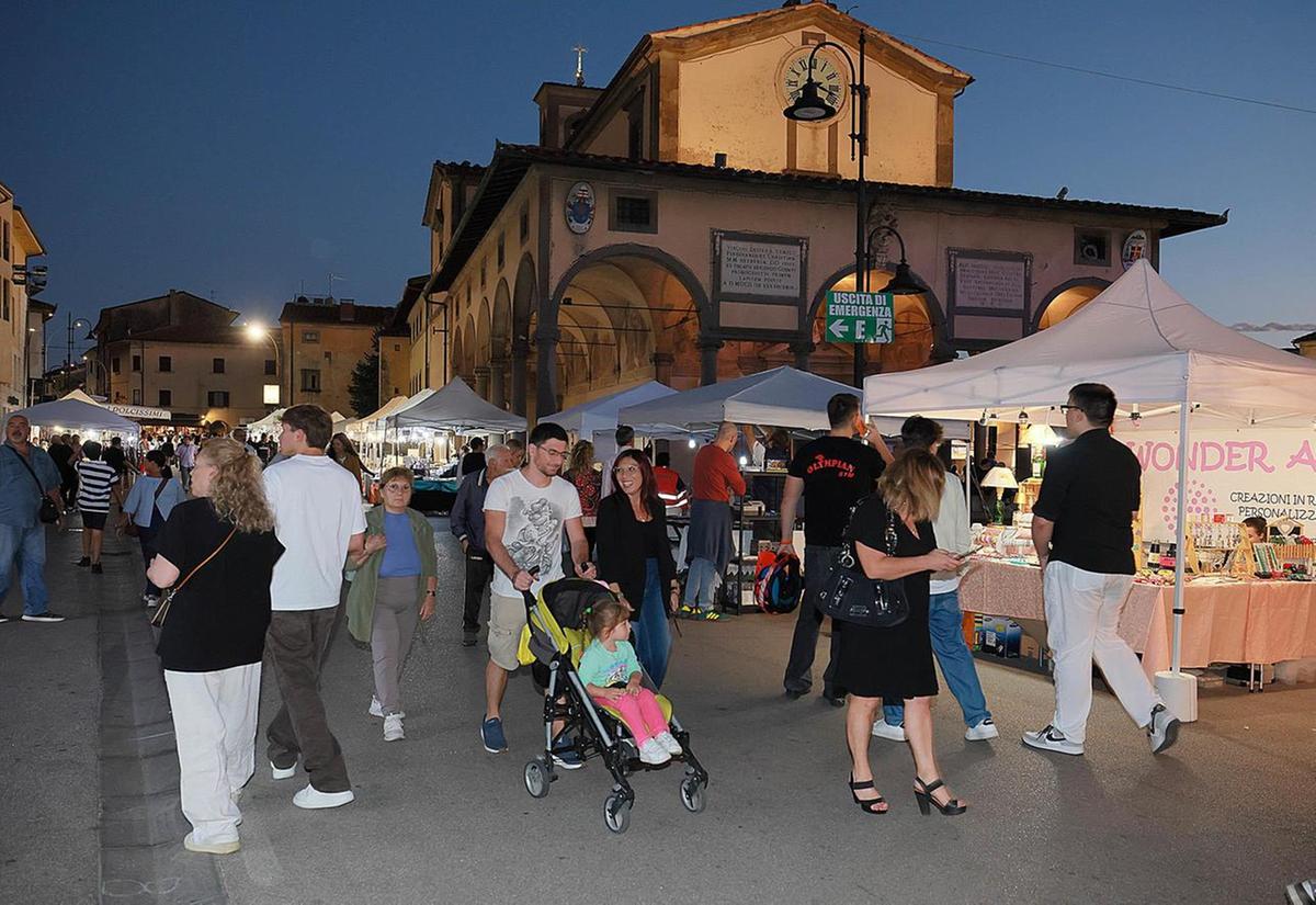 Piace la Notte Bianca. Musica e divertimento. Battesimo di festa per piazza Giusti 2.0 Piace la Notte Bianca. Musica e divertimento. Battesimo di festa per piazza Giusti 2.0