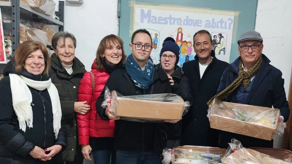 La consegna dei pacchi alimentari della Fondazione Cassa di risparmio di Carrara alle sedi della Caritas di Pontremoli, Avenza, Massa e Marina di Carrara grazie anche alla collaborazione con Anffas La consegna dei pacchi alimentari della Fondazione Cassa di risparmio di Carrara alle sedi della Caritas di Pontremoli, Avenza, Massa e Marina di Carrara grazie anche alla collaborazione con Anffas
