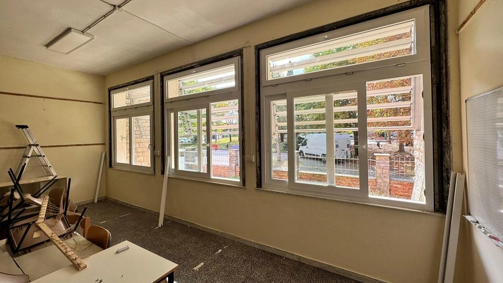 Numerosi gli interventi di restyling operati dal Comune di Alopascio per gli edifici scolastici del territorio Numerosi gli interventi di restyling operati dal Comune di Alopascio per gli edifici scolastici del territorio