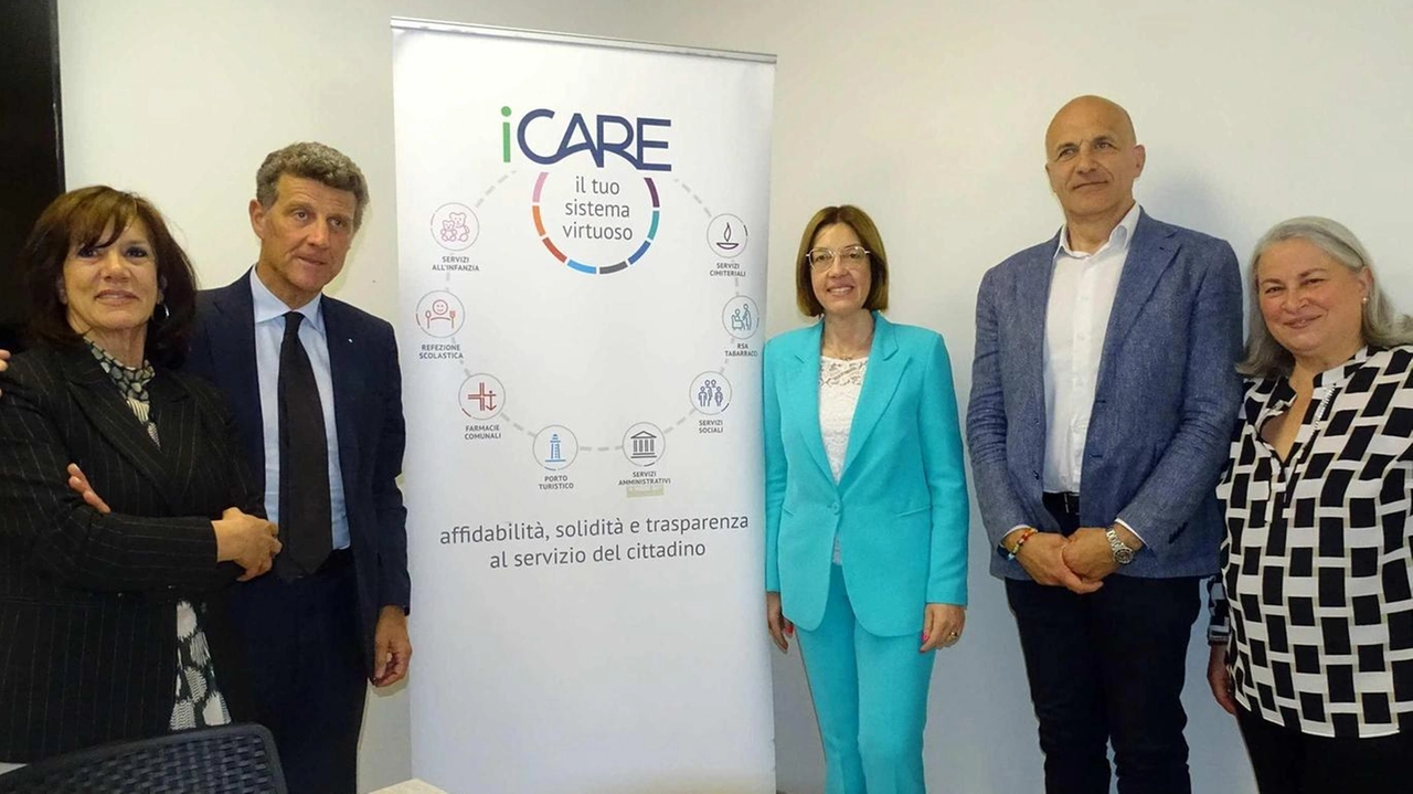 L’assessore Servetti con il presidente Pagnini e il cda al completo di ICare L’assessore Servetti con il presidente Pagnini e il cda al completo di ICare