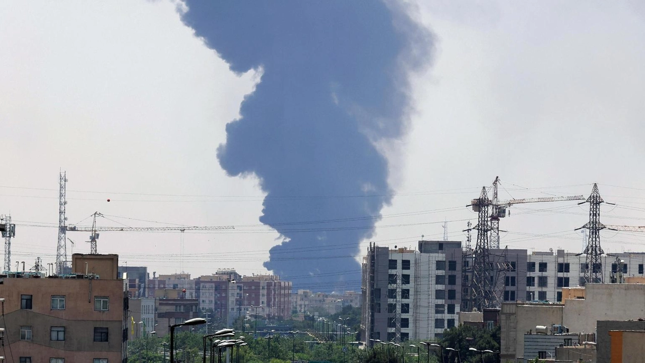Bombardato l'aeroporto nel nord-est a 2.300 km di distanza Bombardato l'aeroporto nel nord-est a 2.300 km di distanza