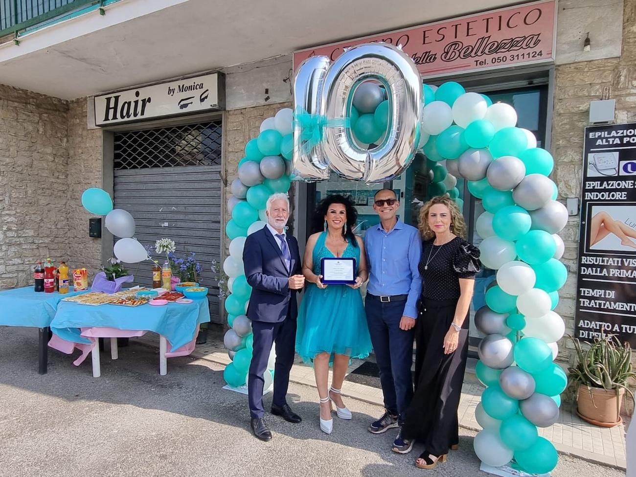Festeggiamenti: “L’Angolo della Bellezza” celebra il traguardo dei 10 anni di attività Festeggiamenti: “L’Angolo della Bellezza” celebra il traguardo dei 10 anni di attività